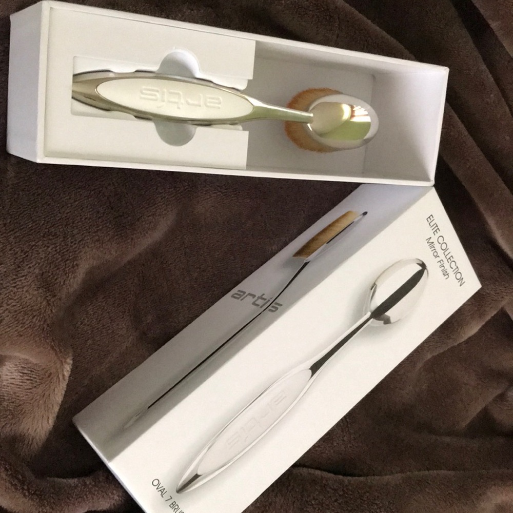 Artis make up brush